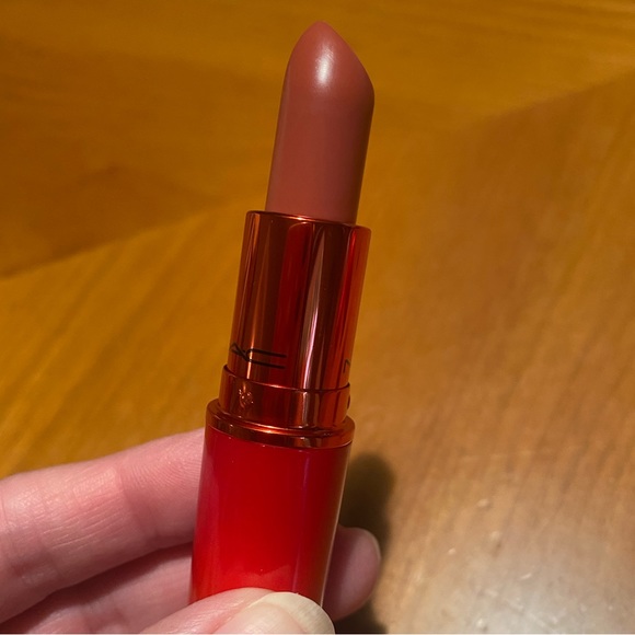 MAC Matte Lipstick Lookin’ Like Wealth - Picture 9 of 16
